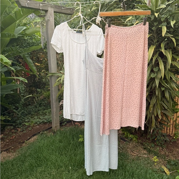 Brandy Melville ~ floral bundle 🌸🌼🌷 - Picture 1 of 5